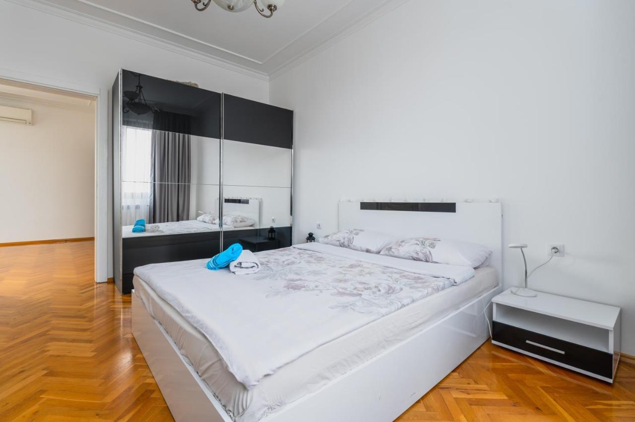Vitosha Str 2Bd White & Blue Apt By Flat Mаnager Sofia Extérieur photo